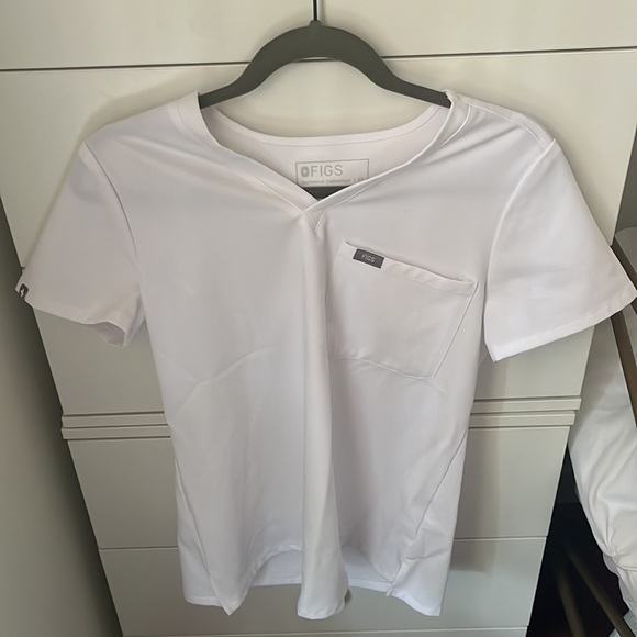 Full pairs (sets) of White Zamora cargo FIGS and Catarina XS tops - Picture 2 of 5